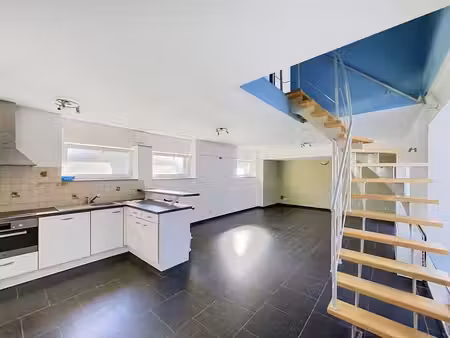 belle maison deux chambres avec emplacement de parking en de
