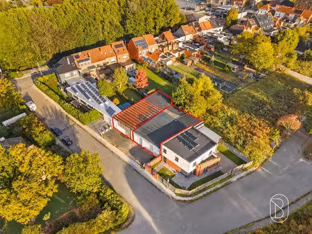 terrain à bâtir intéressant de 568 m² avec un hangar existan