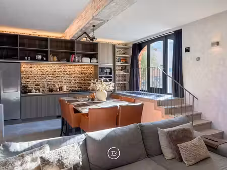 loft meublé.