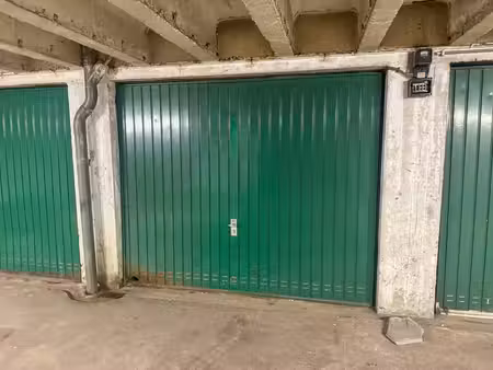 box de garage fermé à deux pas de simonis (koekelberg)