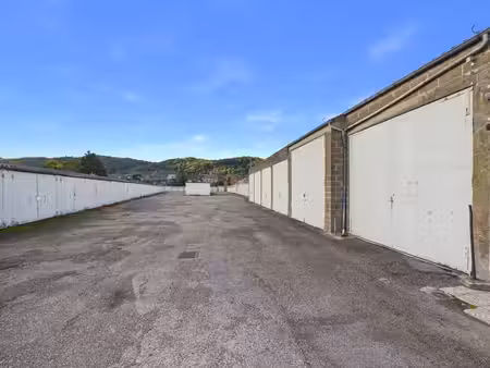 ensemble immobilier de 99 garages sur ±46 ares