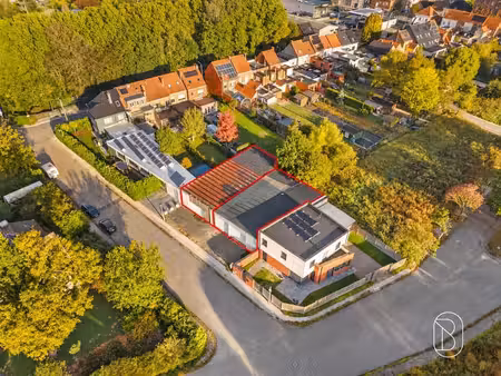 terrain à bâtir intéressant de 568 m² avec un hangar existan