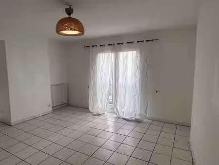 carcassonne - t3 - 84 m2 - stationnement