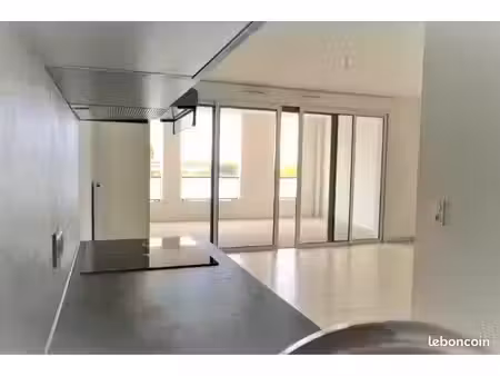 montpellier port marianne à vendre t3 avec grande terrasse et garage