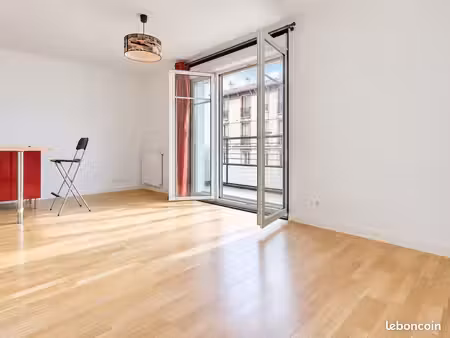montrouge – superbe studio rénové avec balcon