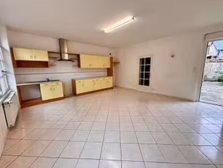 location maison à saint-méen-le-grand (35290) : à louer / 110m² saint-méen-le-grand