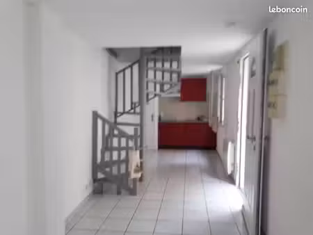 claira loue f2 avec garage