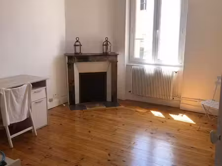 f3 63m2 centre ville ( 5 min de jaude) traversant ensoleillé avec parking