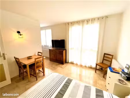 studio meuble