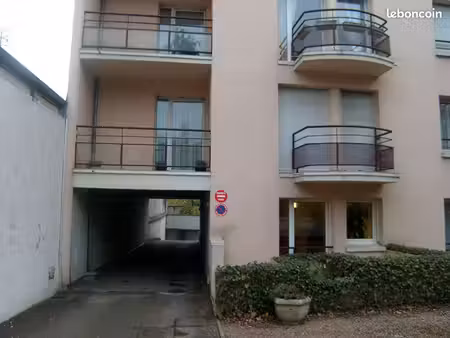 parking/box 15 m² auxerre