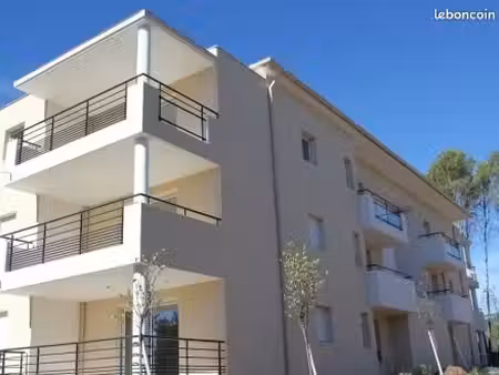 t2  lumineux  grande terrasse  cuisine aménagée  fréjus roquebrune/argens