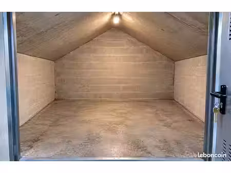 cave sécurisée de 10 5 m² – porte métallique avec serrure – évry (91)