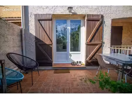 studio meublé 20 m² avec terrasse de 8 m² et entrée indépendante