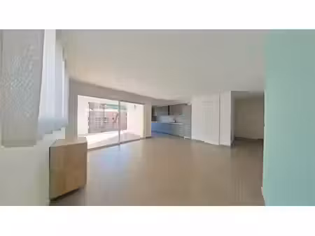 magnifique f2 avec terrasse et garage