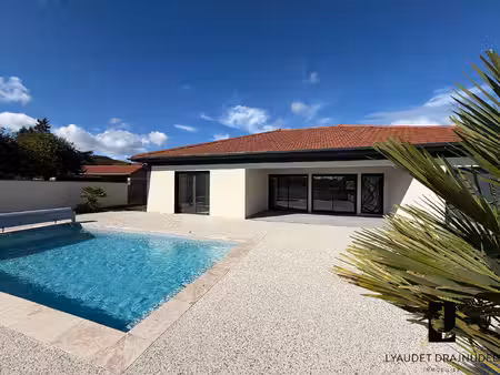maison de plain-pied - saint alban les eaux - 125 m2 - terrain  garage et piscine