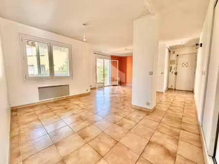 appartement t3 71m² - proche centre-ville