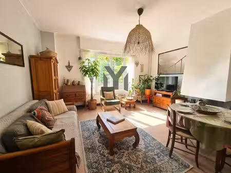 marseille a du caractère. cet appartement aussi ! 13001