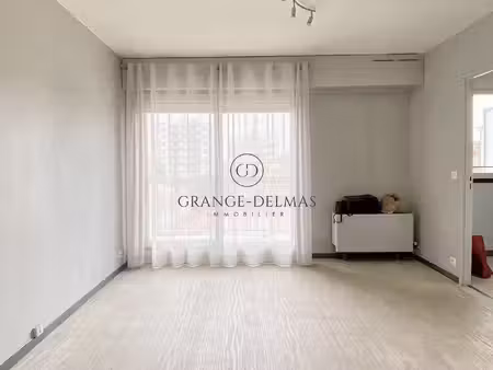 bordeaux saint genès - studio avec balcon  parking et cellier
