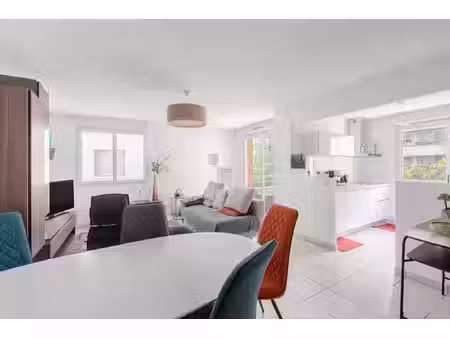 sept deniers - appartement t3 avec terrasse & 2 parkings