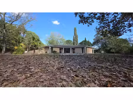 maison d'architecte de plain-pied avec terrain 1ha