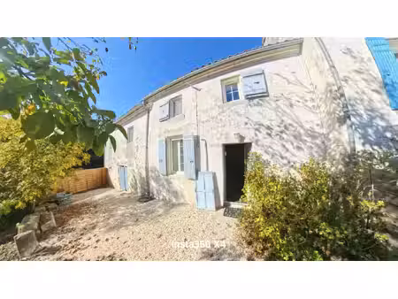 maison de maître charentaise entièrement rénovée – aucuns