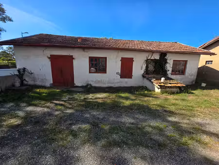 ancien atelier+ diverses dependances 151.50m² au total a renover