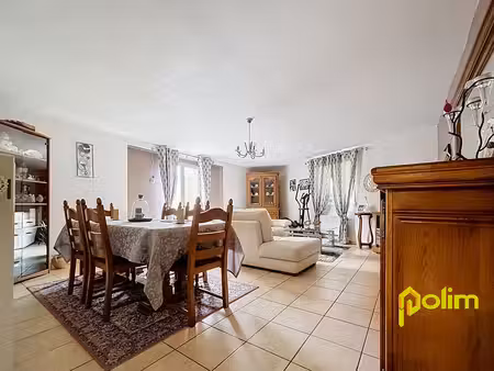 maison de ville f5 avec terrasse en parfait état