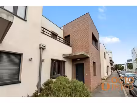 villa t4 avec jardinet  et 2 parkings en sous-sol