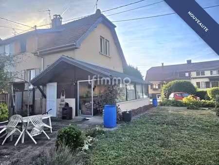 maison mitoyenne avec grand terrain de 800 m²