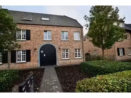 dakappartement met 2 slaapkamers   ondergrondse autostaan...