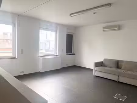 laeken-bureaux sur 2 niveaux+entrepôt/commerce rdc