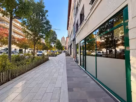 location local commercial 260m2 rodez 12000 - 3200 € - surface privée