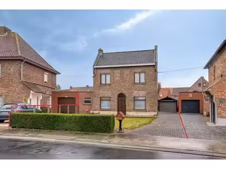 rustig gelegen renovatiewoning  met 4 slaapkamers en een ...