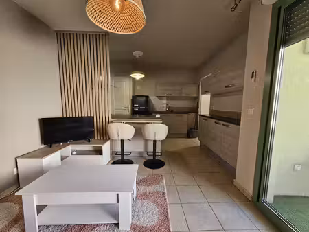 à louer – vallauris - charmant 2 pièces avec balcon et parking en sous-sol