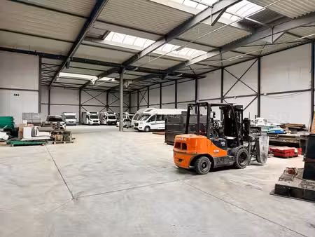 espace de stockage spacieux avec deux quais de chargement