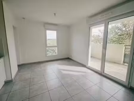 location appartement 2 pièces 45.25 m² à arles (13200)  670 €