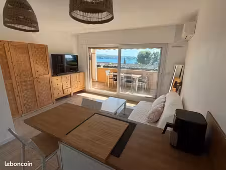 studio meublé vue mer – terrasse couverte 10 m² plein sud – clim – 500 m plage – bandol