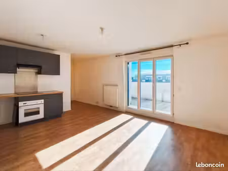 beau f2 avec terrasse à louer sur pontoise