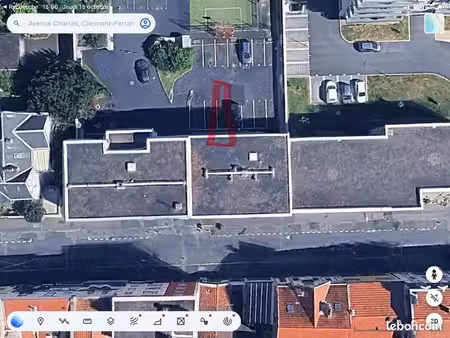 parking sécurisé par portail électrique sur arrière cours à louer