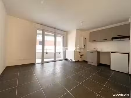 studio 1 pièce 27 m²