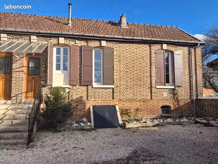 loue t2 possibilite meuble 36 m2 cour