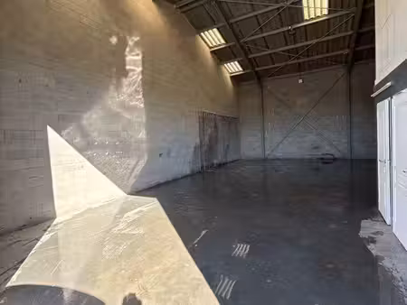 hangar  bâtiment de stockage commercial professionnel