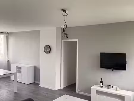 ? t3 très lumineux de 73 m² avec séjour traversant et balcon – mourenx (64150)