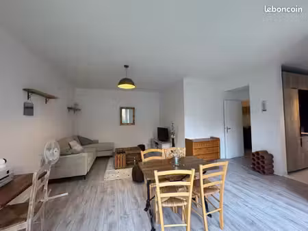 2 pièces meublé avec parking  terrasse et jardin