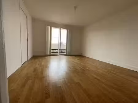 location appartement 3 pièces 56.25 m² à caluire-et-cuire (69300)  1 100 €