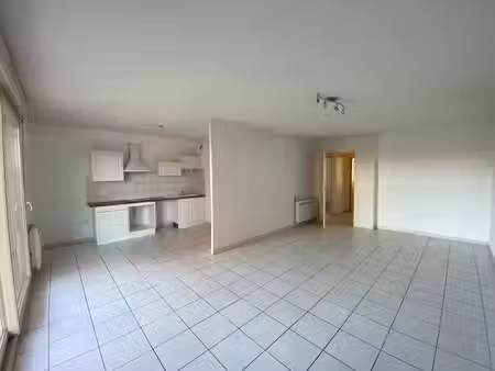 location appartement 3 pièces 69 m² à castres (81100)  655 €