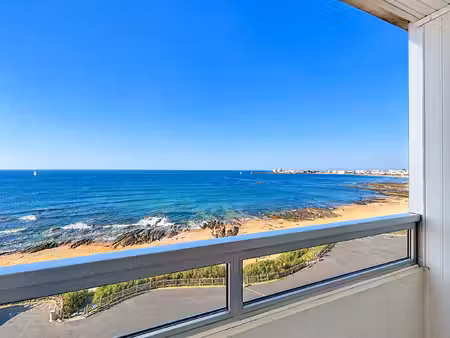 les sables d'olonne  remblai des présidents - studio de 29 m² avec terrasse et cave