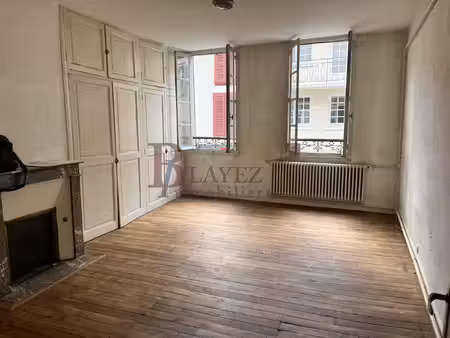 bel appartement t5 avec local commercial et deux garages - t