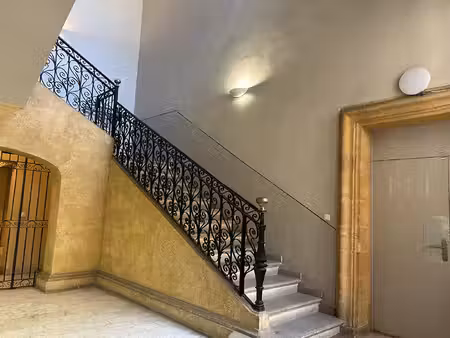 centre ville dans un hôtel particulier un ensemble de bureaux de 240m2 plus caves