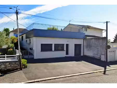 immeuble brive la gaillarde 5 pièce(s) 237 m2 - maison + local professionnel + garage